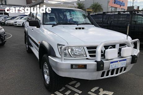 White 2003 Nissan Patrol Wagon