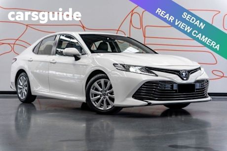 White 2018 Toyota Camry Sedan Ascent
