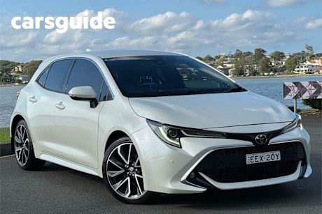 White 2018 Toyota Corolla Hatchback ZR