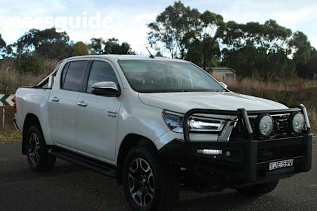 White 2020 Toyota Hilux Double Cab Pick Up SR5 (4X4)