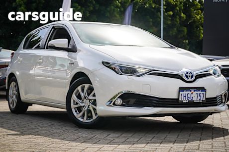 White 2016 Toyota Corolla Hatchback Hybrid