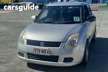 Silver 2005 Suzuki Swift Hatchback S