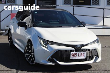 Black 2020 Toyota Corolla Hatchback ZR TWO Tone Option
