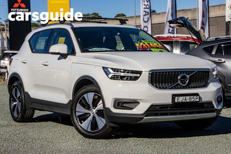 White 2020 Volvo XC40 Wagon T4 Momentum (fwd)