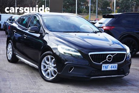 Black 2017 Volvo V40 Wagon T4 Momentum Cross Country