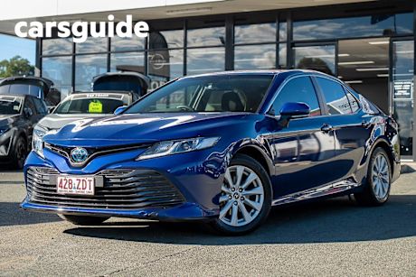 Blue 2019 Toyota Camry Sedan Ascent (hybrid)