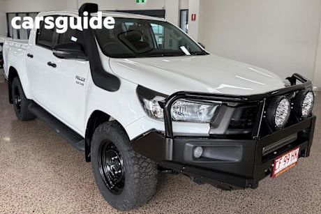 White 2022 Toyota Hilux Double Cab Pick Up SR (4X4)