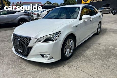 White 2014 Toyota Crown Sedan