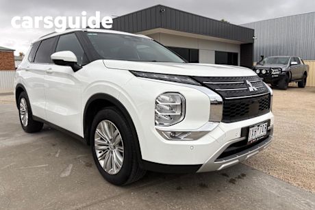 White 2023 Mitsubishi Outlander Wagon LS 7 Seat (2WD)