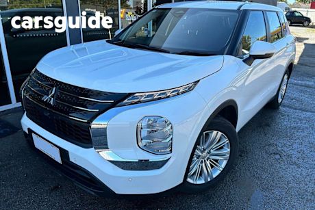 White 2023 Mitsubishi Outlander Wagon ES 5 Seat (2WD)