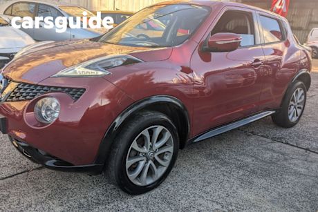 Burgundy 2015 Nissan Juke Wagon ST (fwd)