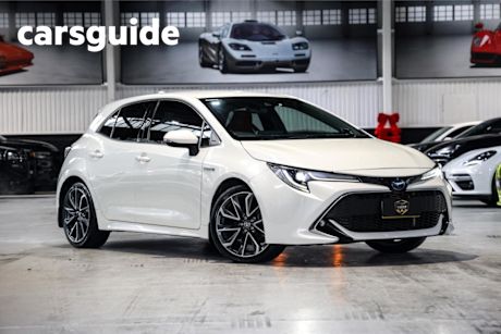 White 2018 Toyota Corolla Hatchback ZR (hybrid)
