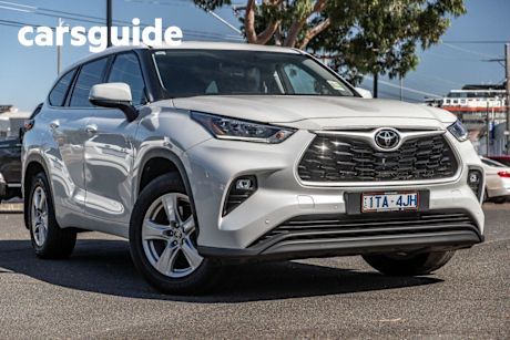 White 2023 Toyota Kluger Wagon