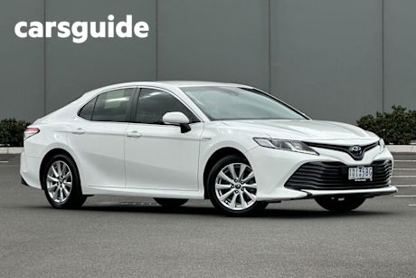 White 2018 Toyota Camry Sedan Ascent (hybrid)