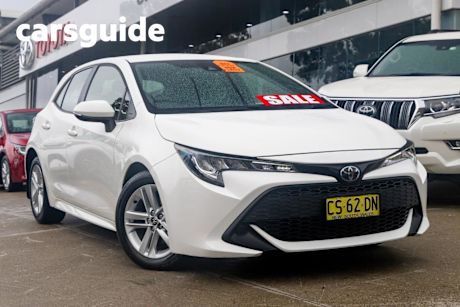 White 2018 Toyota Corolla Hatchback Ascent Sport