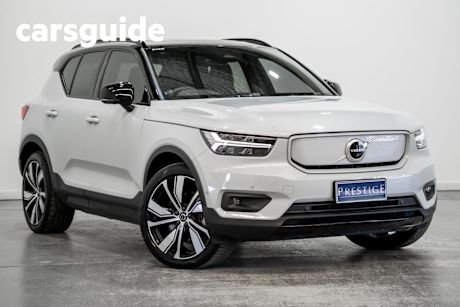 Silver 2022 Volvo XC40 Wagon Recharge Pure Electric (awd)