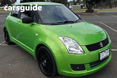 Green 2010 Suzuki Swift Hatchback S