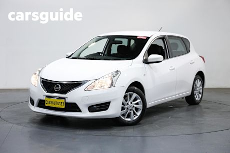 White 2013 Nissan Pulsar Hatchback ST