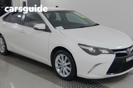 White 2016 Toyota Camry Sedan Atara S