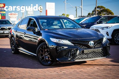 Black 2018 Toyota Camry Sedan SL (hybrid)