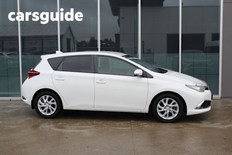 White 2016 Toyota Corolla Hatchback Ascent Sport