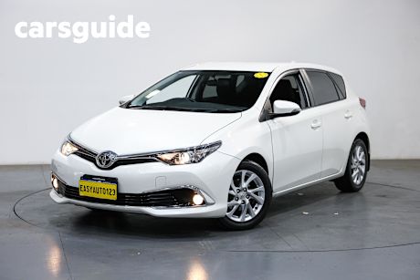 White 2018 Toyota Corolla Hatchback Ascent Sport