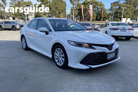 White 2018 Toyota Camry Sedan Ascent