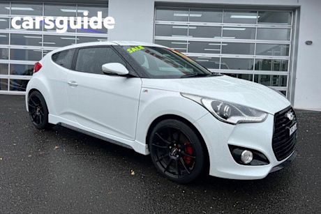 White 2015 Hyundai Veloster Coupe SR Turbo
