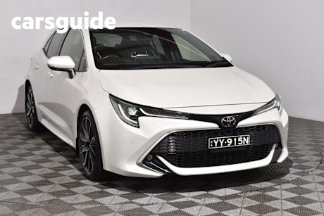 White 2020 Toyota Corolla Hatchback ZR TWO Tone Option