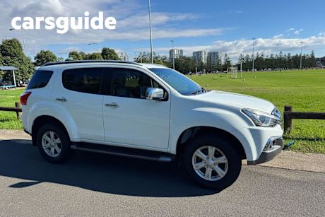 White 2019 Isuzu MU-X Wagon