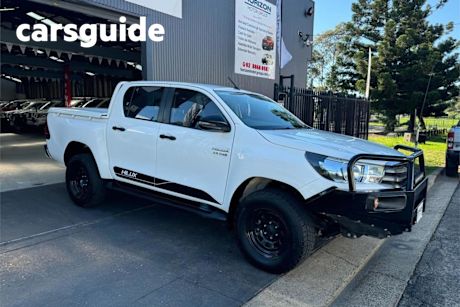 White 2017 Toyota Hilux Dual Cab Utility SR (4X4)