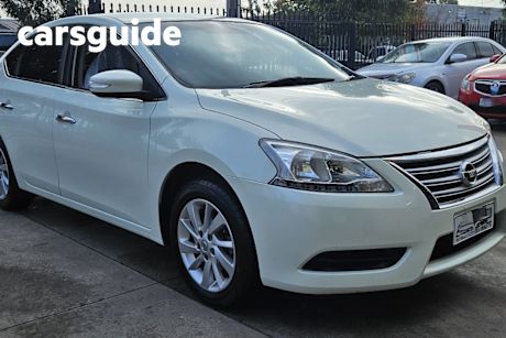 White 2015 Nissan Pulsar Sedan ST