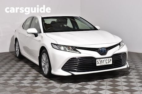 White 2019 Toyota Camry Sedan Ascent (hybrid)