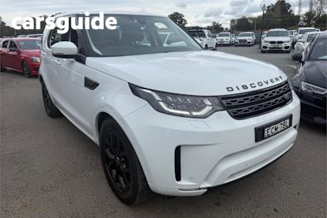 White 2017 Land Rover Discovery Wagon TD4 SE