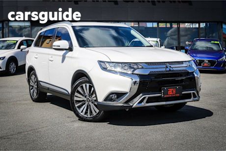 White 2018 Mitsubishi Outlander Wagon LS 7 Seat (awd)