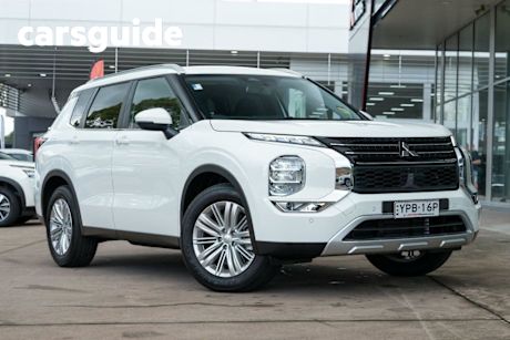 White 2024 Mitsubishi Outlander Wagon LS 7 Seat (2WD)