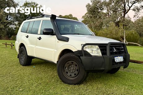 White 2011 Mitsubishi Pajero Wagon GL LWB (4X4)