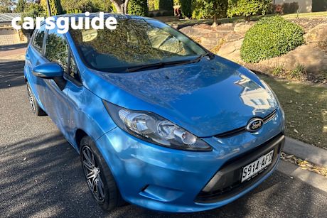 Blue 2009 Ford Fiesta Hatchback LX