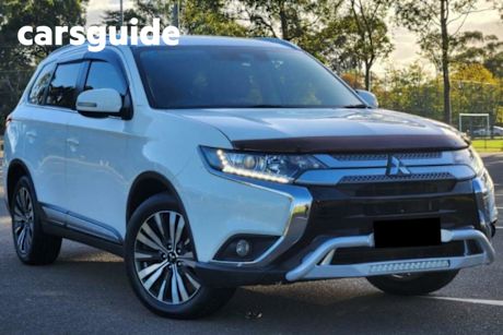 White 2018 Mitsubishi Outlander Wagon LS 7 Seat (2WD)