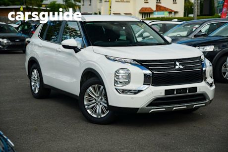 White 2023 Mitsubishi Outlander Wagon LS 7 Seat (2WD)