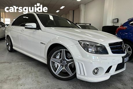 White 2009 Mercedes-Benz C63 Sedan AMG