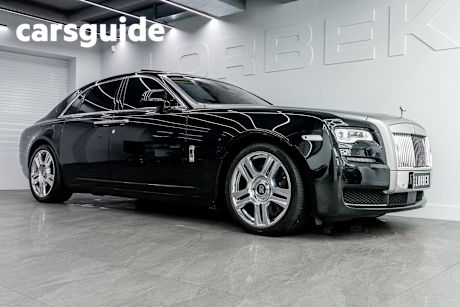 Black 2015 Rolls-Royce Ghost Sedan