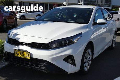 White 2023 Kia Cerato Hatchback S