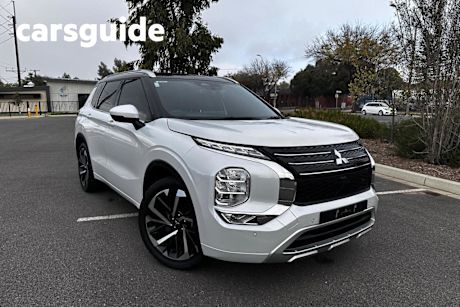 White 2023 Mitsubishi Outlander Wagon Exceed Tourer 7 Seat (awd)