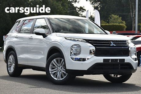 White 2024 Mitsubishi Outlander Wagon ES 7 Seat (2WD)