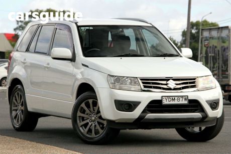 White 2016 Suzuki Grand Vitara Wagon Navigator (4X2)