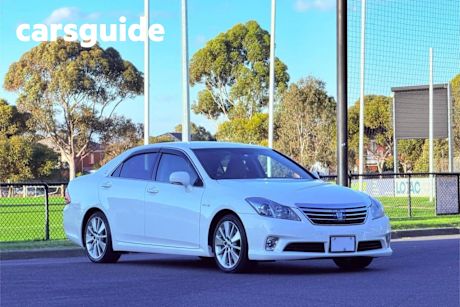 White 2010 Toyota Crown Sedan L Pakage