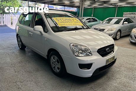 White 2009 Kia Rondo Wagon LX