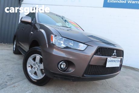 Brown 2011 Mitsubishi Outlander Wagon LS
