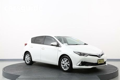White 2017 Toyota Corolla Hatchback Hybrid